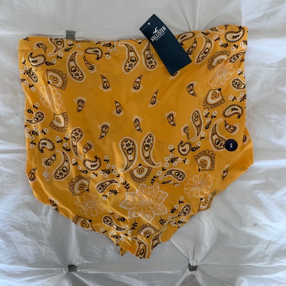 Hollister off the shoulder cute bandana pattern.